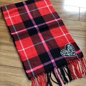 (NEW)Victoria’s Secret Signature Plaid Scarf